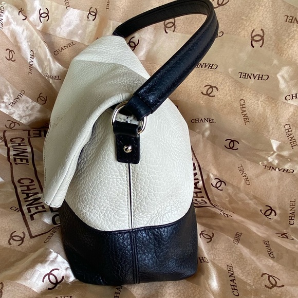 Kate Spade Navy Cream Pebble Leather Handbag - Picture 4 of 16